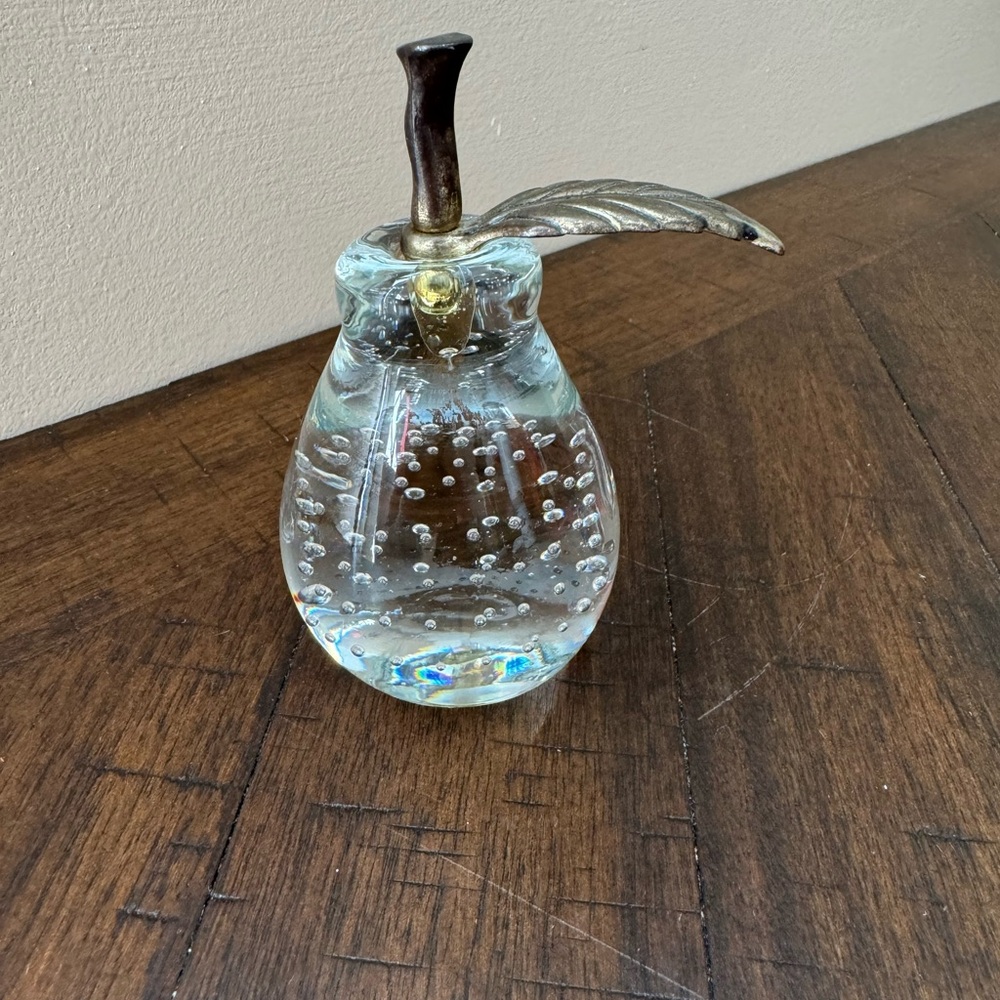 Art Glass PEAR Paperweight Clear with Controlled Bubbles‎ Metal Stem and Leaf 4"